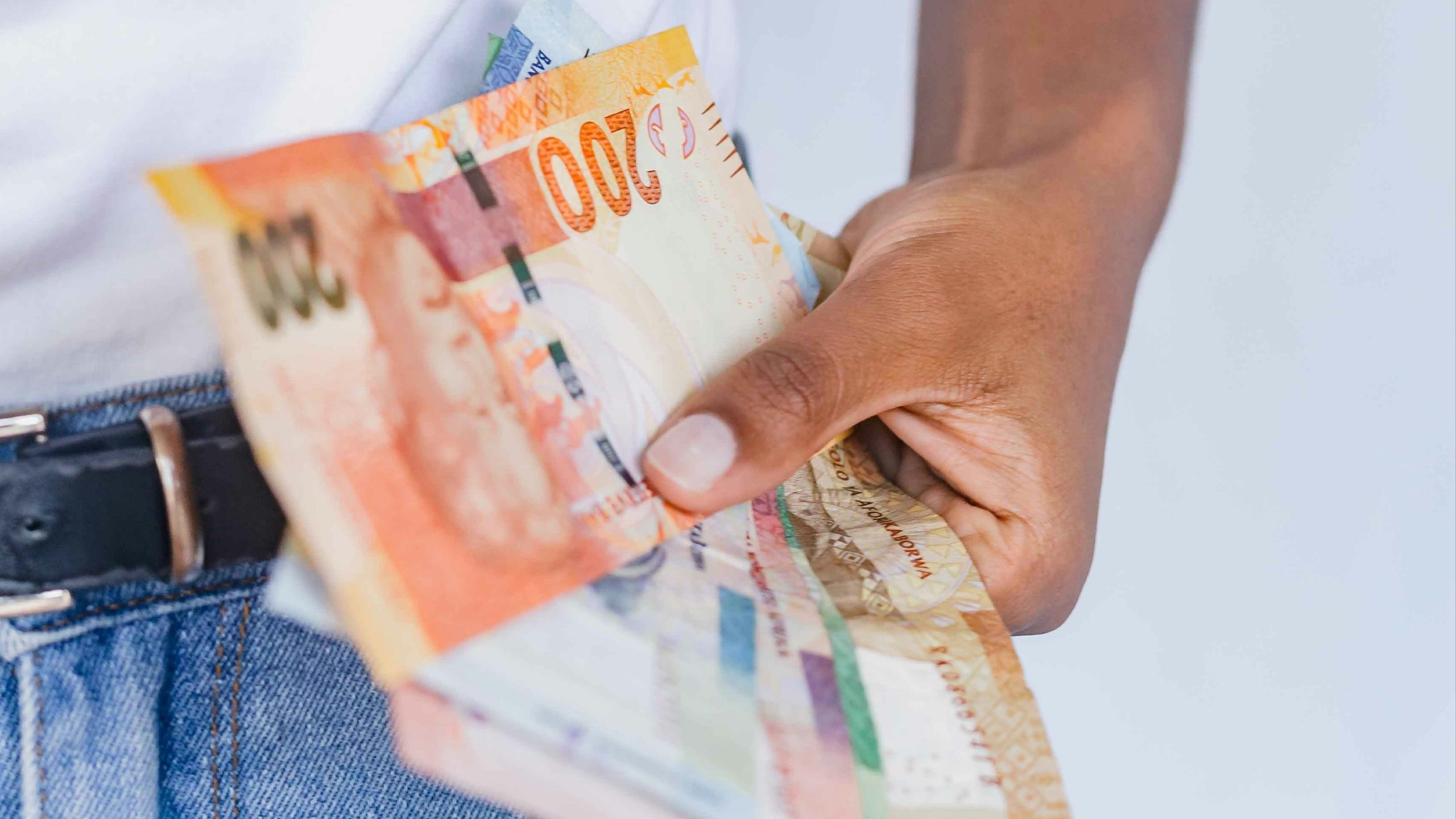 Public Sector Bosses Cash in Despite Failing SOEs