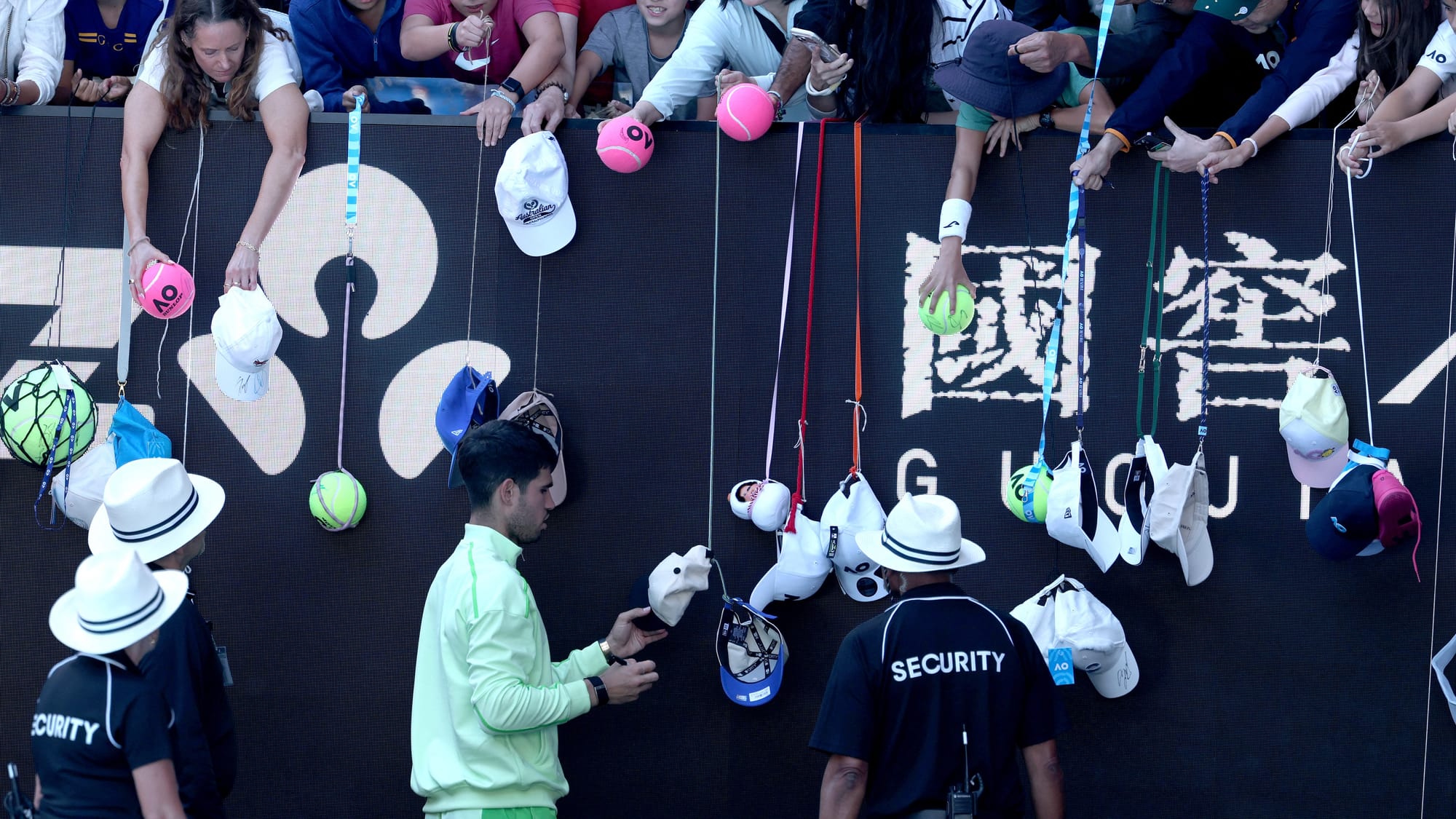 Alcaraz Eases Into Melbourne Last 16 as Sabalenka 'All Over The Place'