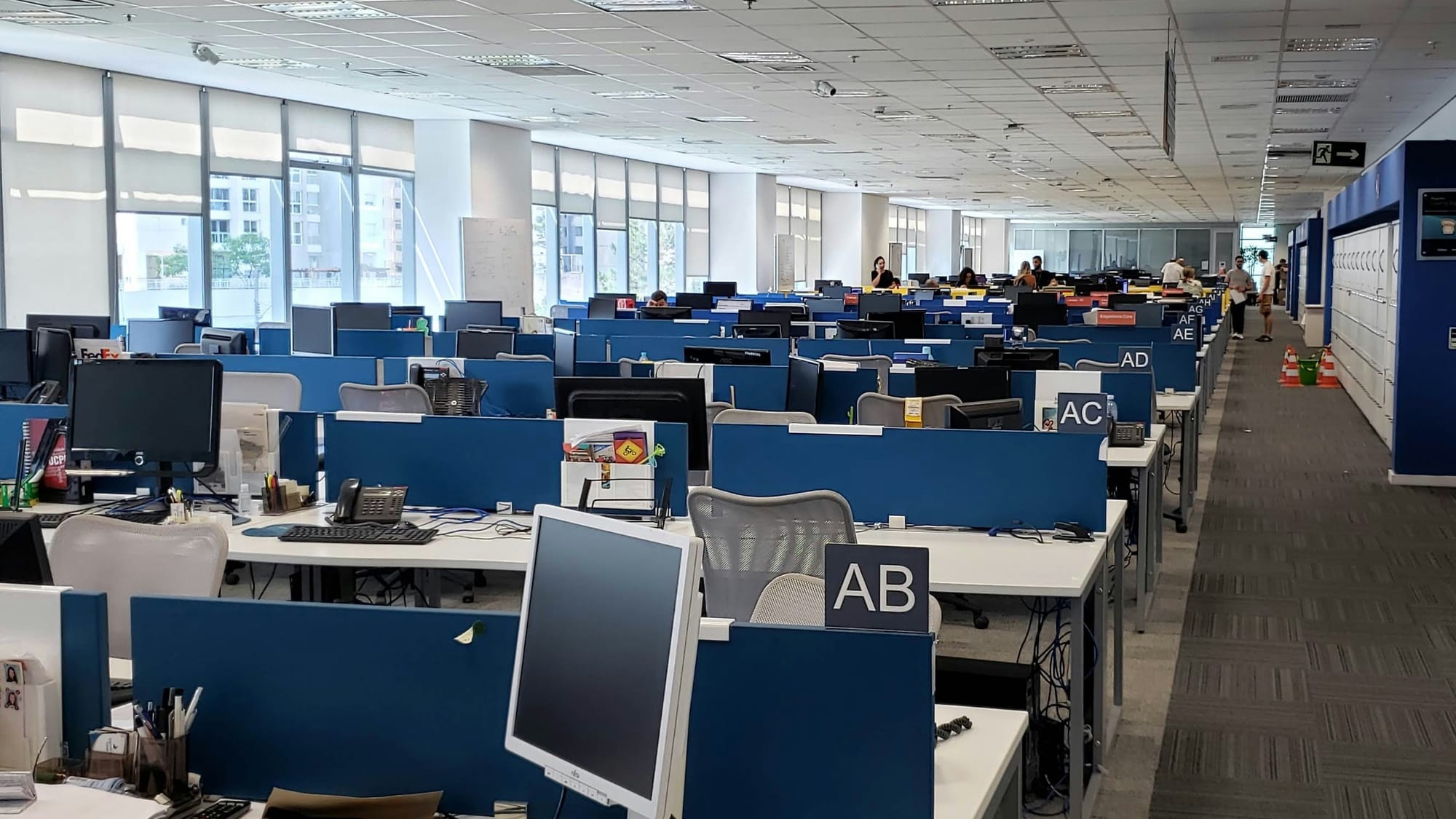 Hawks Bust Joburg Scam Call Centre, 31 Arrested