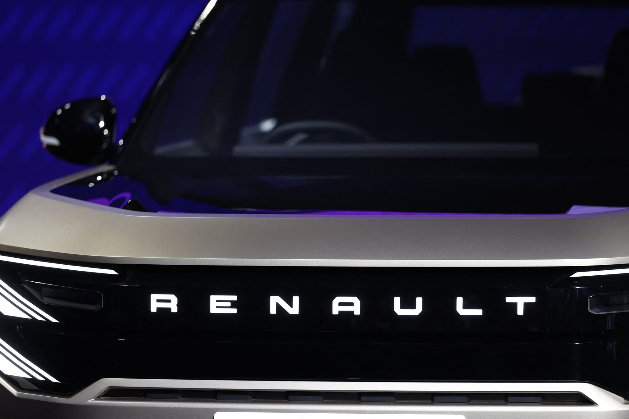 Renault Wants to Stop Selling Fuel-Only Cars in Europe by 2030