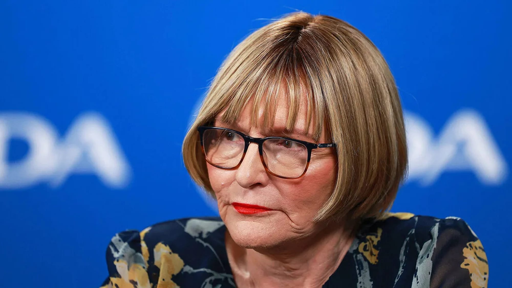 Helen Zille Rows in Dirty Drainwater in Soweto