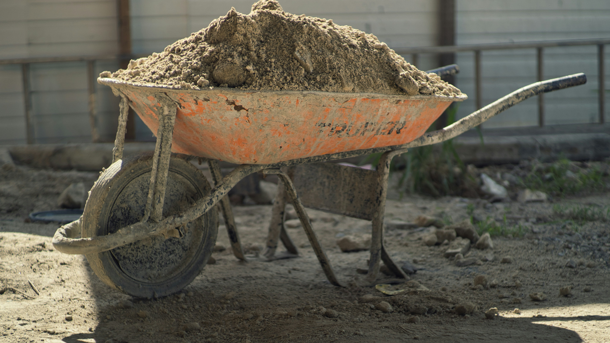 Man Arrested After Girlfriend’s Body Returned in Wheelbarrow