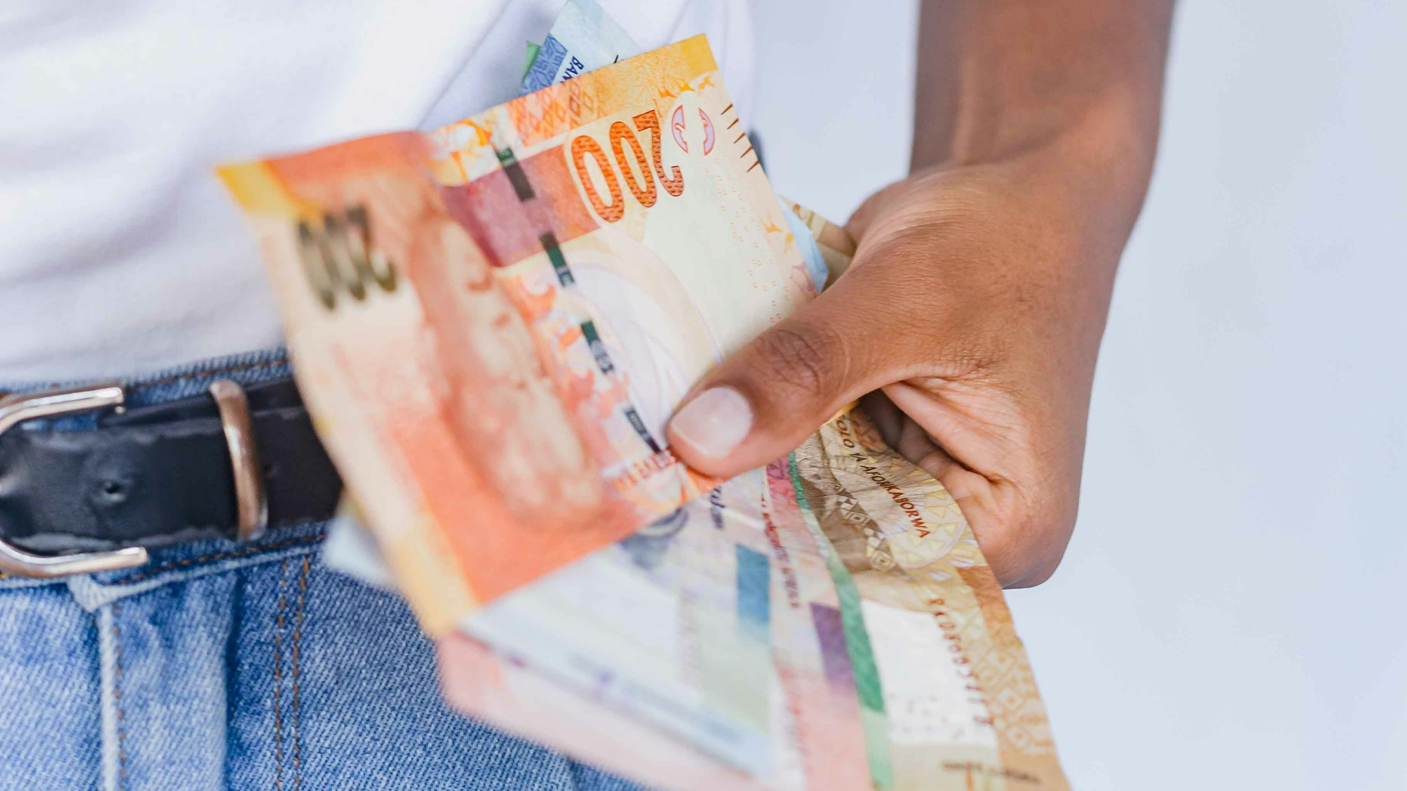 Rand Weakens After Reserve Bank Holds Interest Rates
