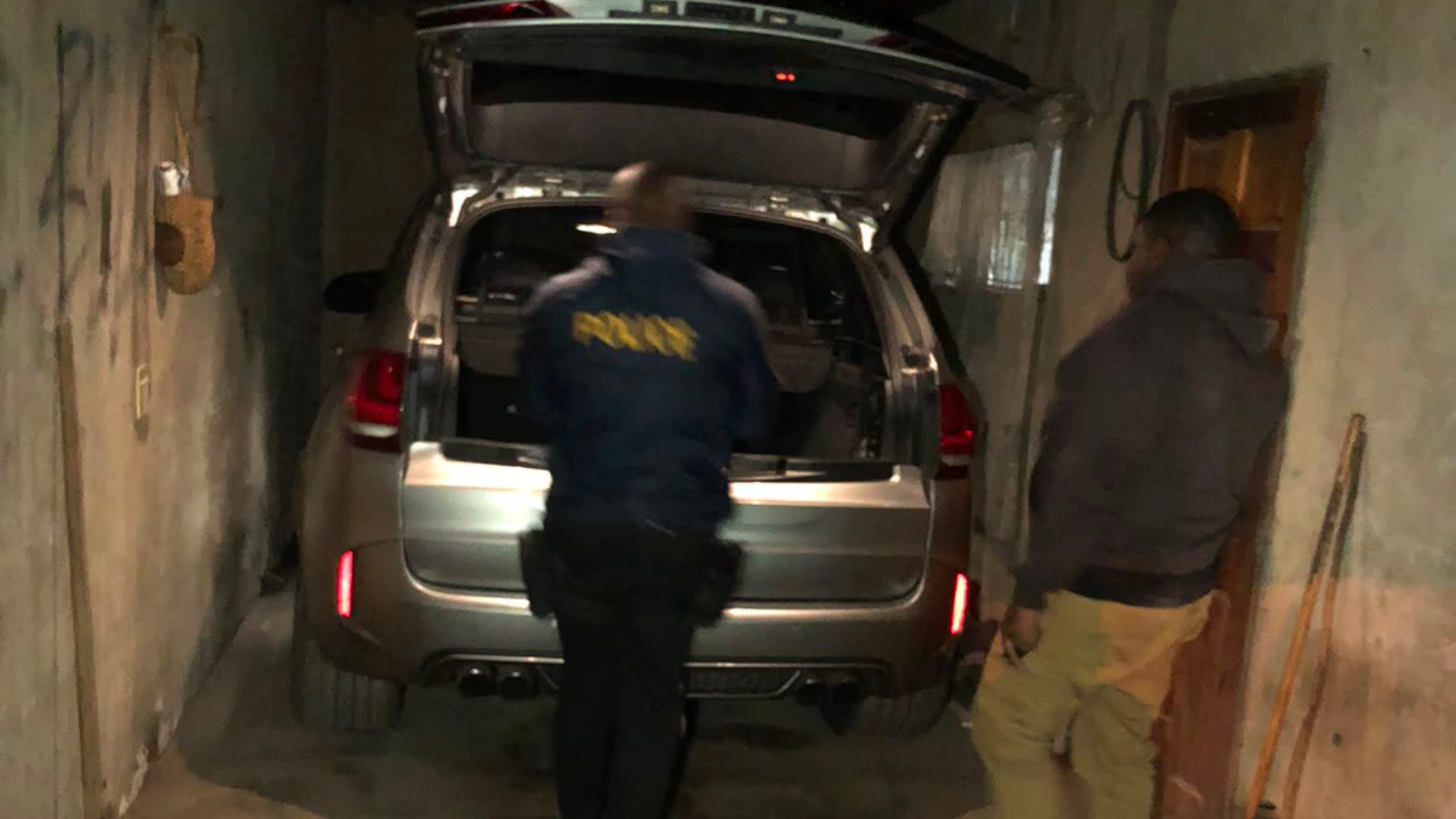 CIT Gang Flees as Police Seize Guns and BMW