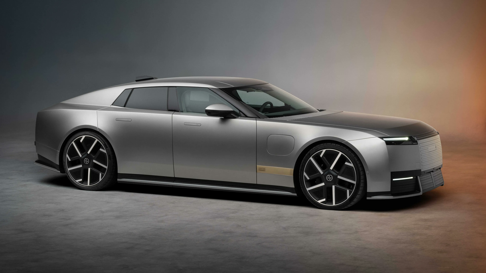 Jaguar Type 01 Debuts With 757kW and 644km Range