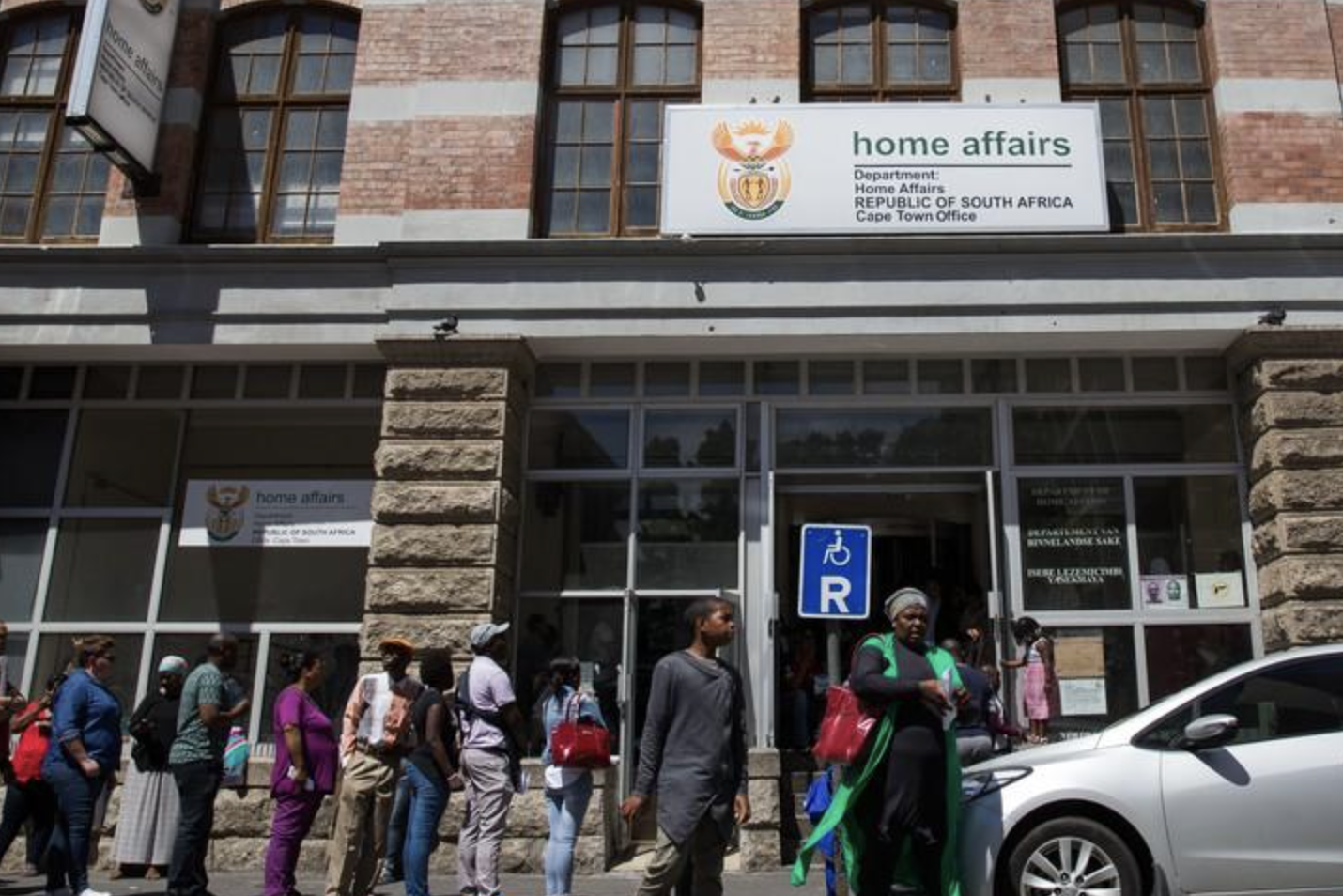 Home Affairs Extends Hours to Help Voters Avoid ID Hurdles
