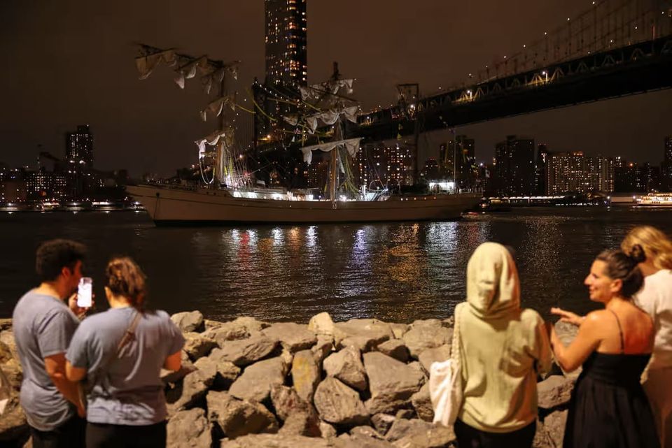 How Did a Mexican Navy Ship End Up Hitting the Brooklyn Bridge?
