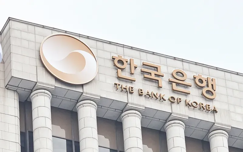 South Korea's Central Bank Holds Rates Amid Inflation and Uncertainty