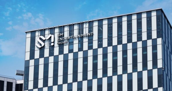 Kakao and SM Entertainment Strengthen Partnership by 9.05% Stake Acquisition.