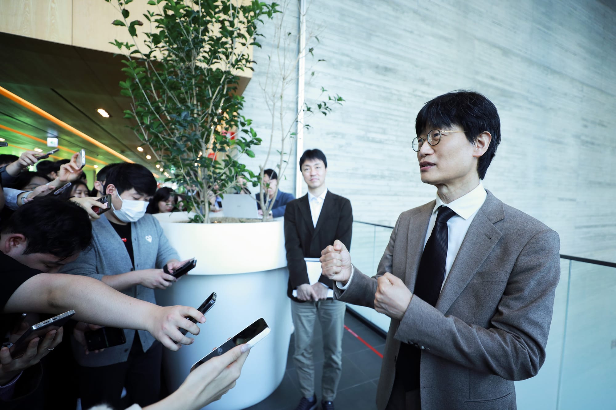 NAVER Founder Returns as Board Chair, CEO Reappointed