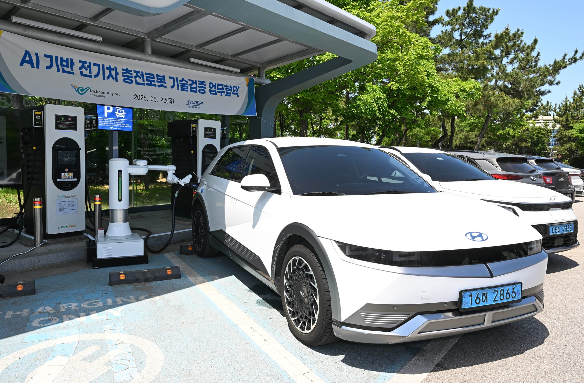 Hyundai Motor Group Partners with Incheon Airport for AI EV Robots