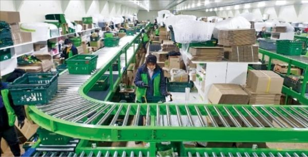 Oasis withdraws IPO as the eCommerce market faces challenges. post image