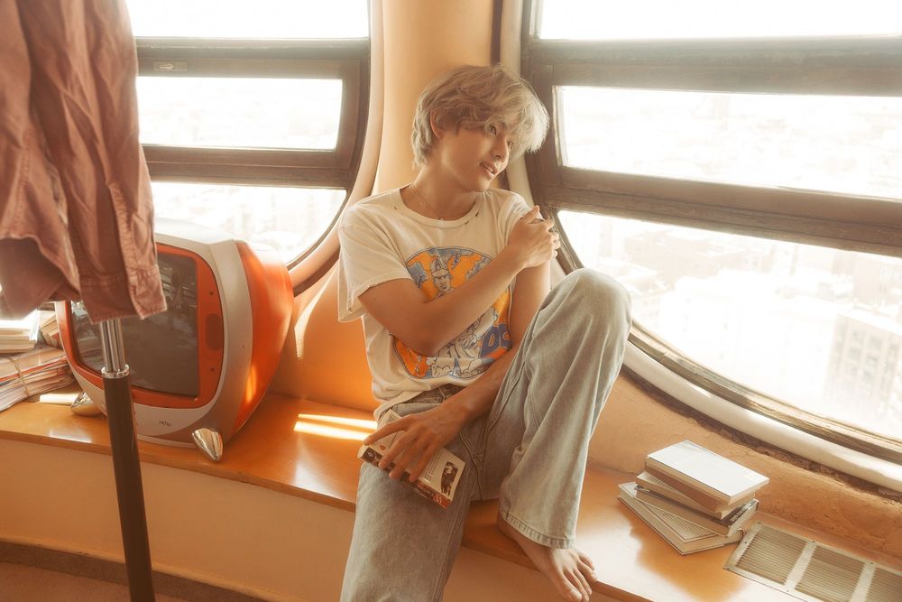 V's Solo Journey: 'Layover' Unveiled post image