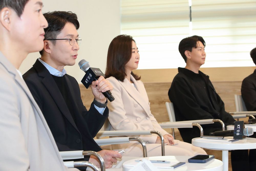 KT Launches Super-Sized AI Mi:dm in Enterprise Market post image