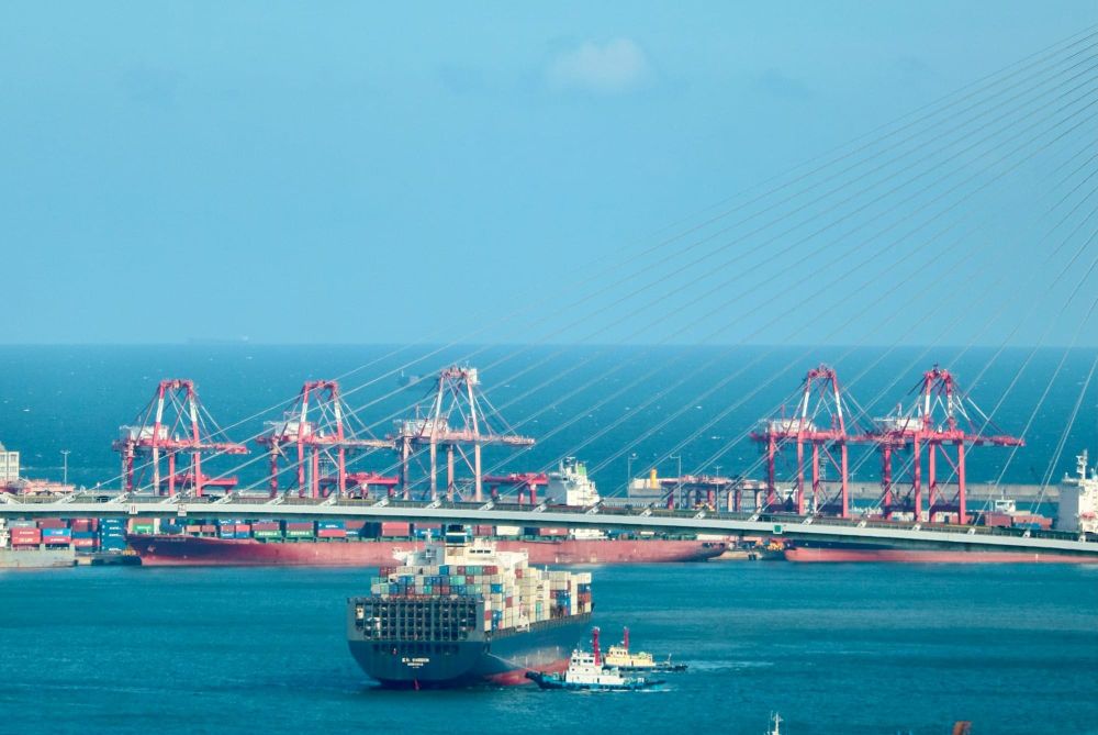 South Korea's May exports declined 1.3% due to oil prices. post image