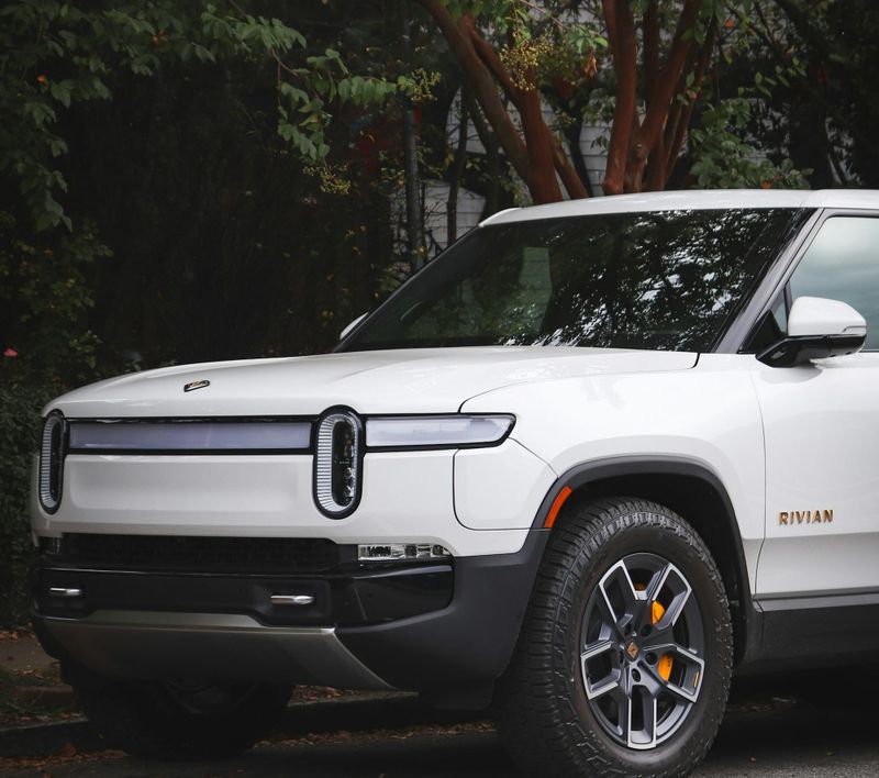 Best Ways to Finance a Rivian R1S in 2026