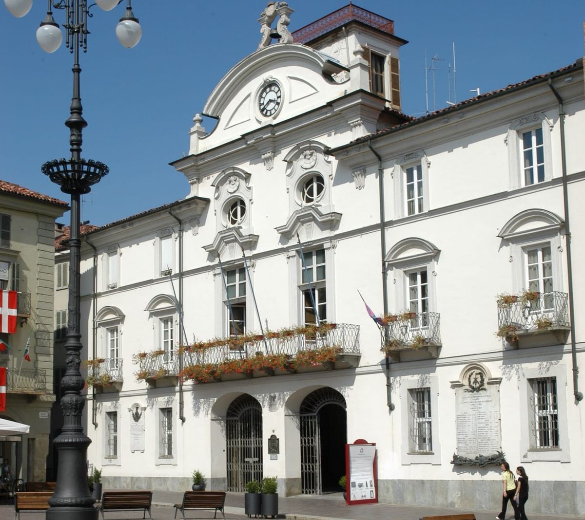 La guerra di Asti, come ai tempi di guelfi e ghibellini