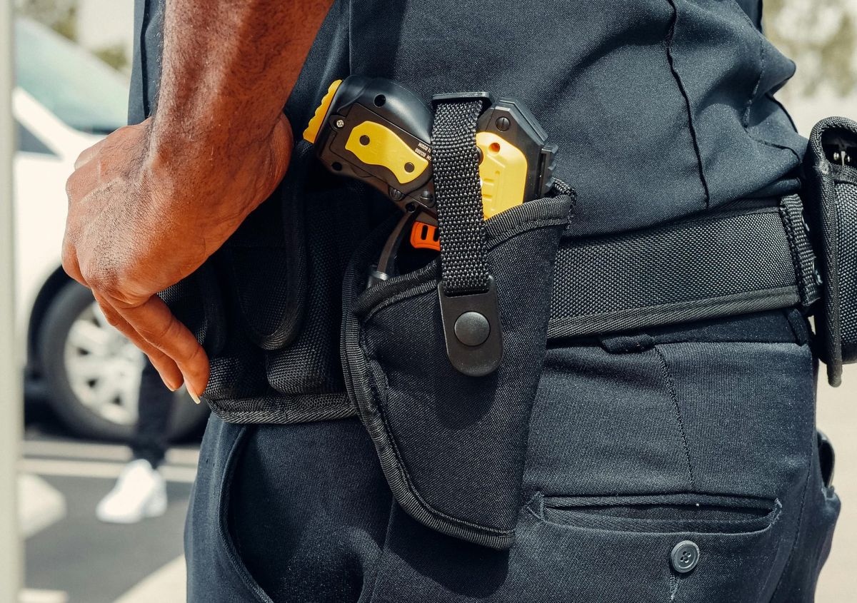 Vigili con il taser, per il sindaco Abonante la sicurezza è «un tema di sinistra»