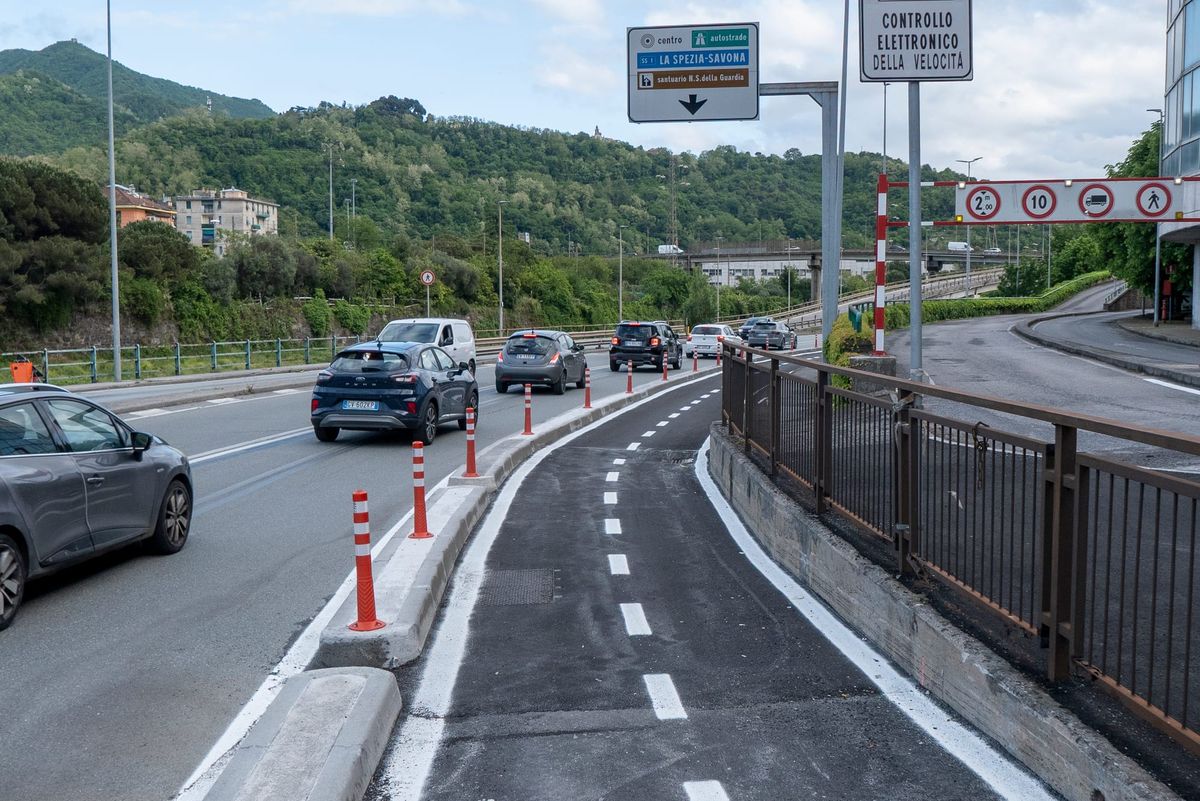La ciclabile incompiuta che blocca il traffico