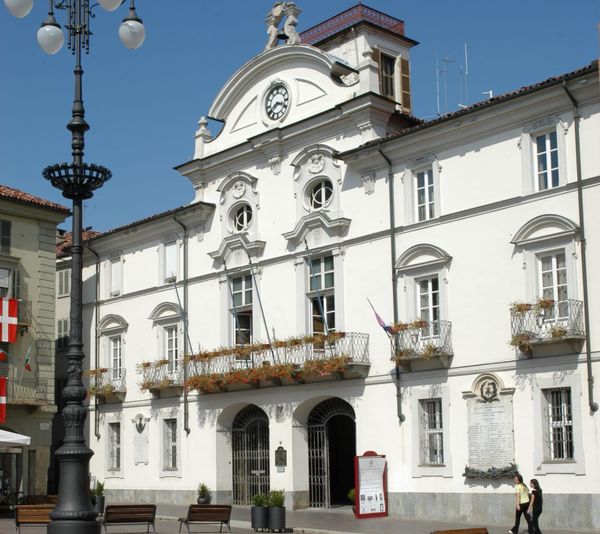 La guerra di Asti, come ai tempi di guelfi e ghibellini