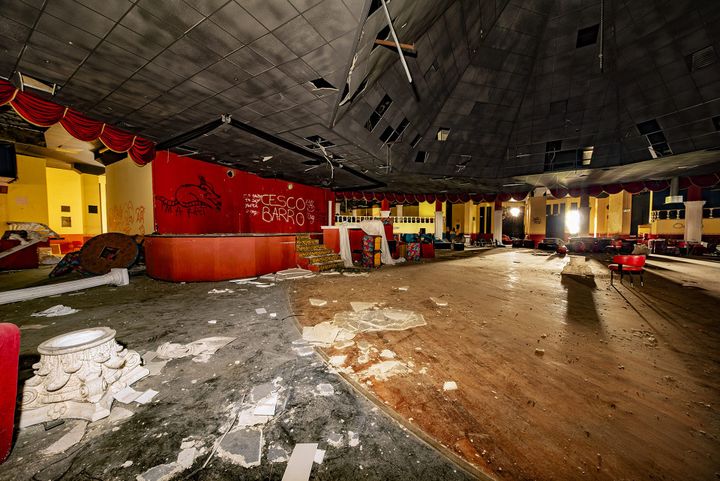 Le discoteche, da templi del divertimento a ruderi dimenticati