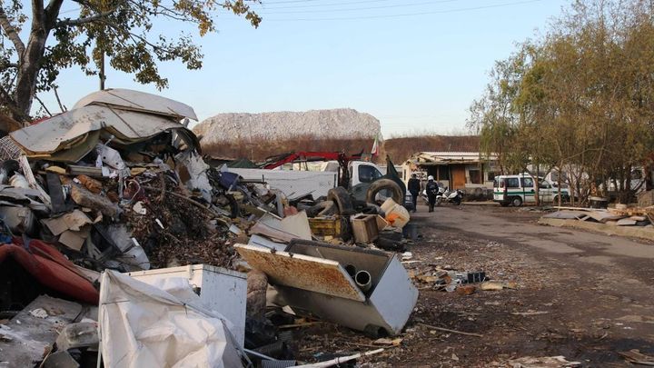 Sul campo rom destra e sinistra si scambiano i ruoli