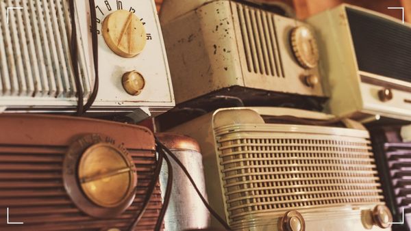 От златната епоха на радиото до съвременния свят на "еднодневните" звезди