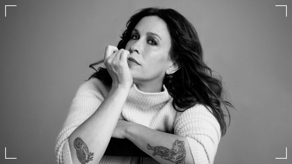 Гневът, уязвимостта и свободата: Вселената на Аланис Морисет