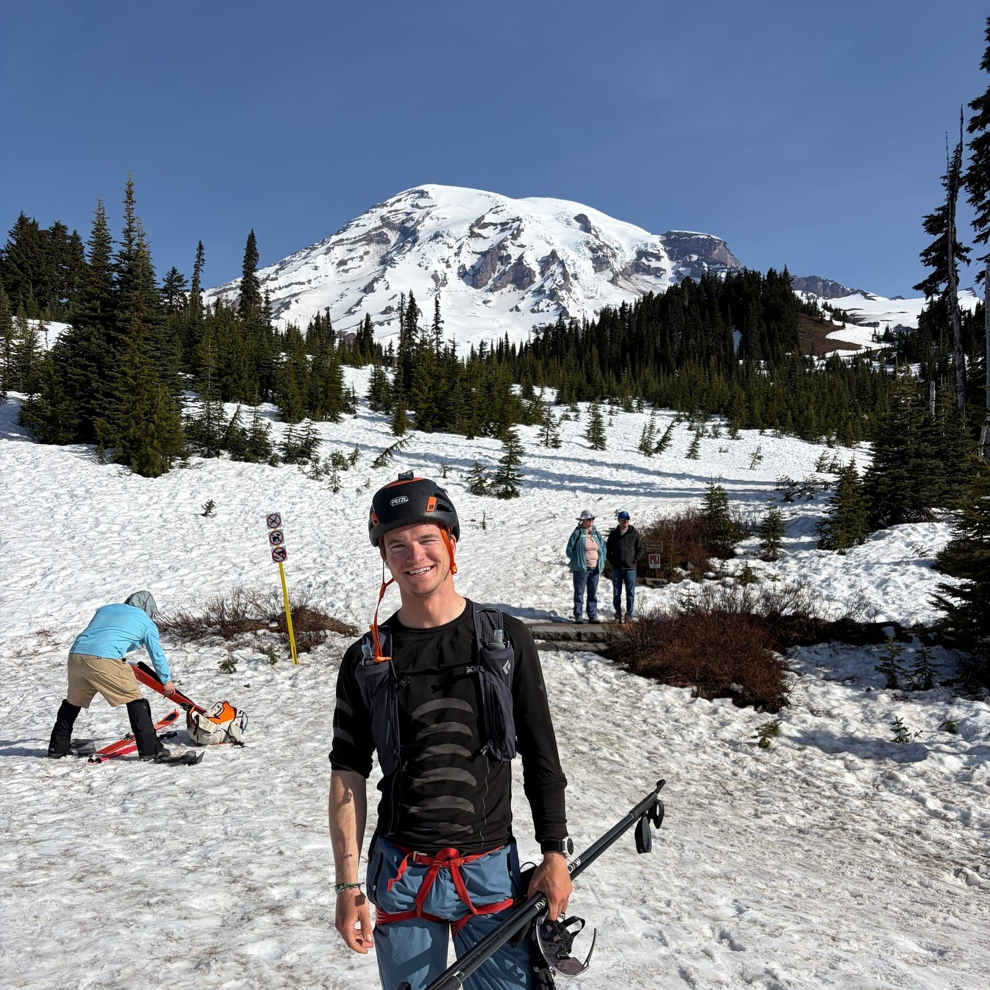 Mount Rainier FKT Broken: RMI Guide Simon Kearns Runs Summit in 3:43