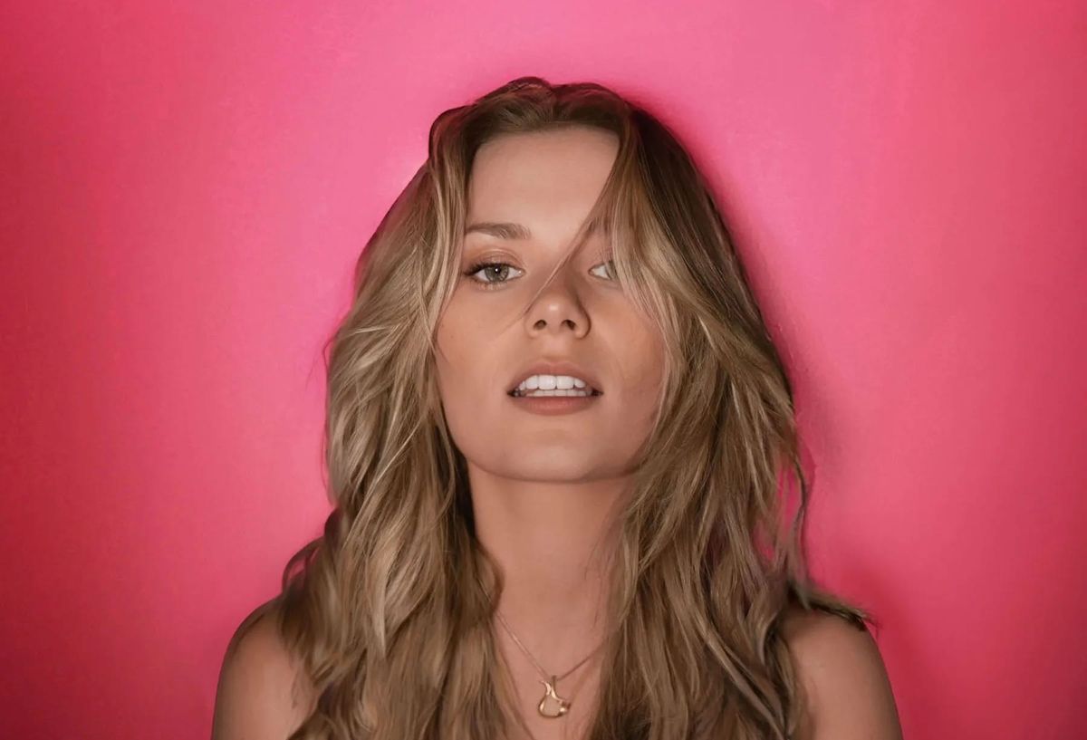 Zoee: Double E Delight