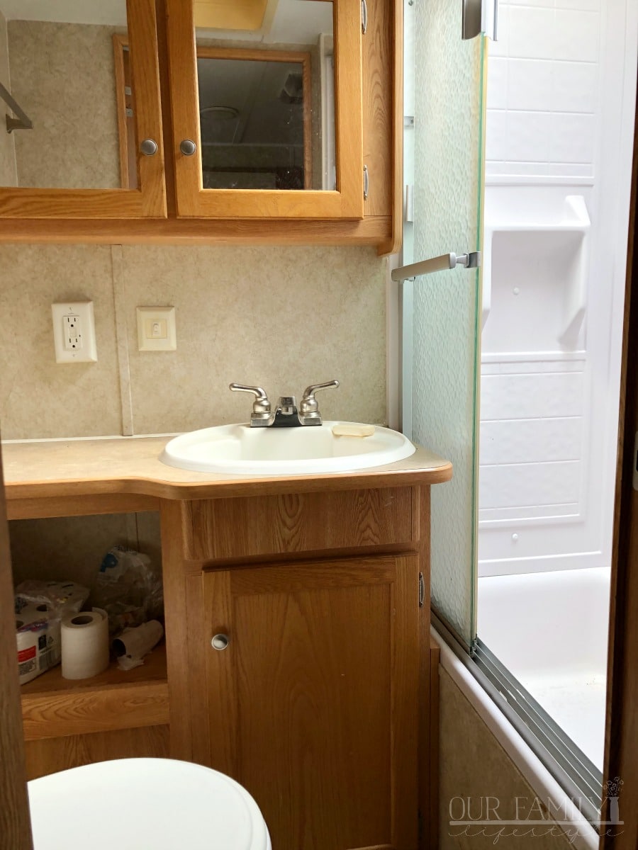 2007 Sunset Creek 298BH bathroom