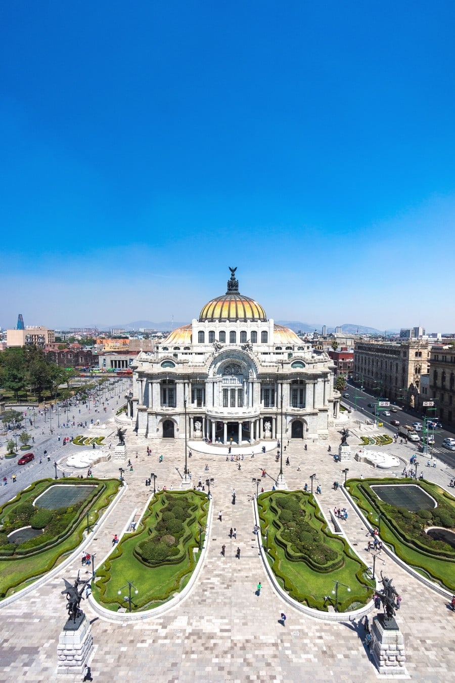 The Palacio de Bellas Artes in downtown Mexico City on a sunny day