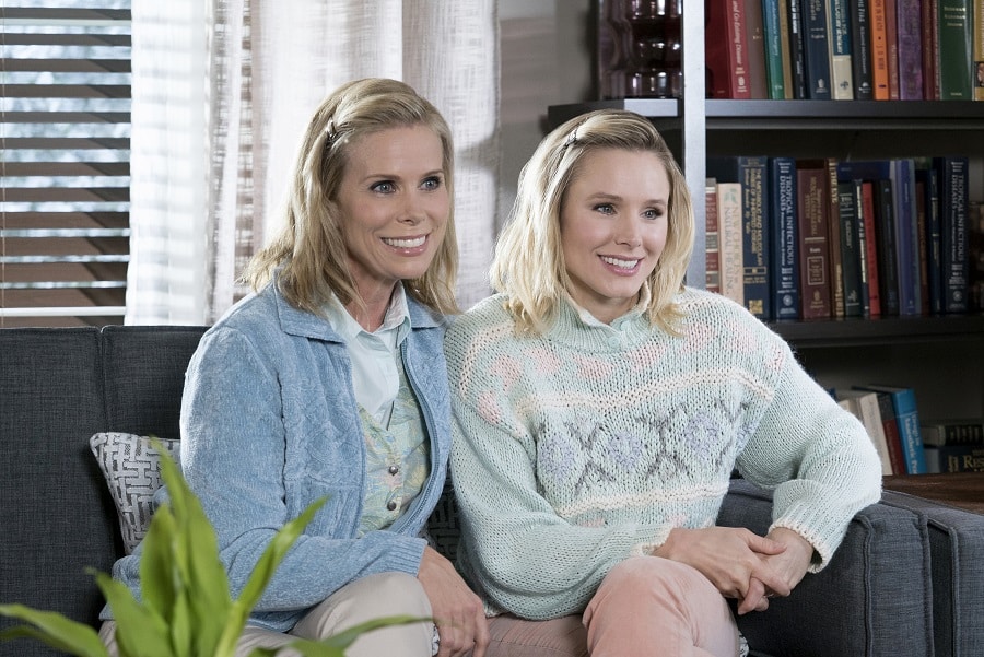 Bad Moms Christmas - Cheryl Hines and Kristen Bell