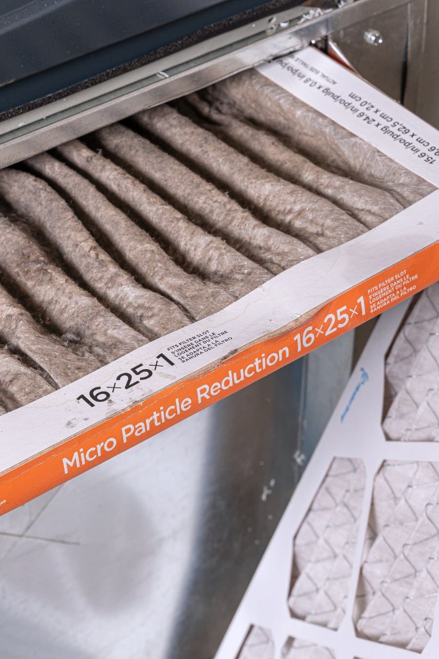 Replacing dirty furnace filter in home