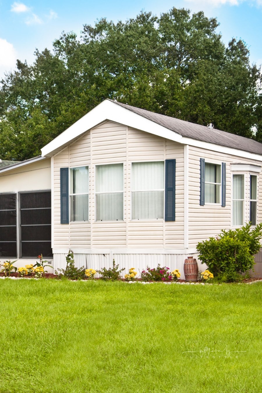 Manufactured mobile Homes with Yard