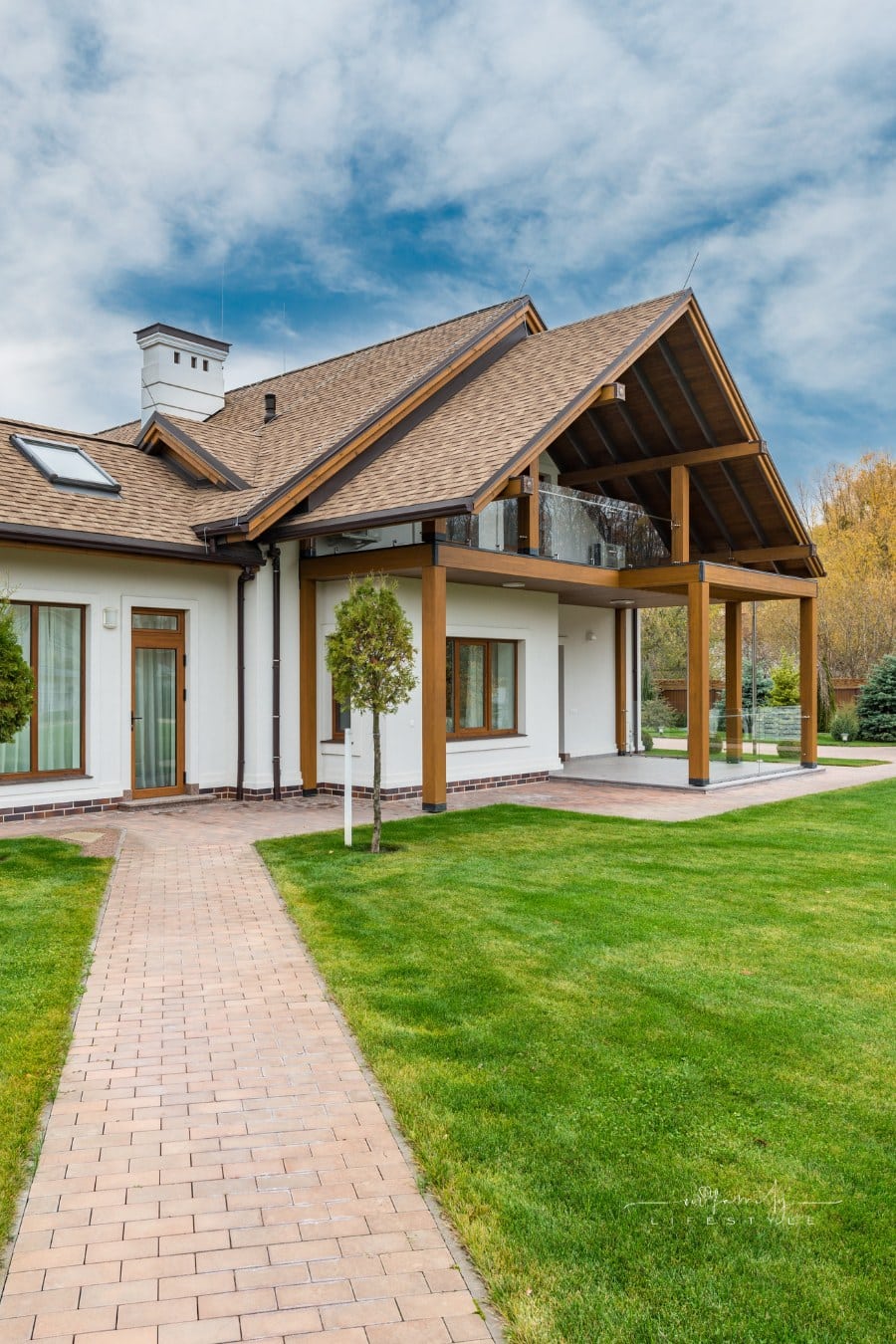 Residential cottage house with courtyard
