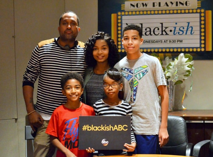 Kenya Barris with cast of black-ish
