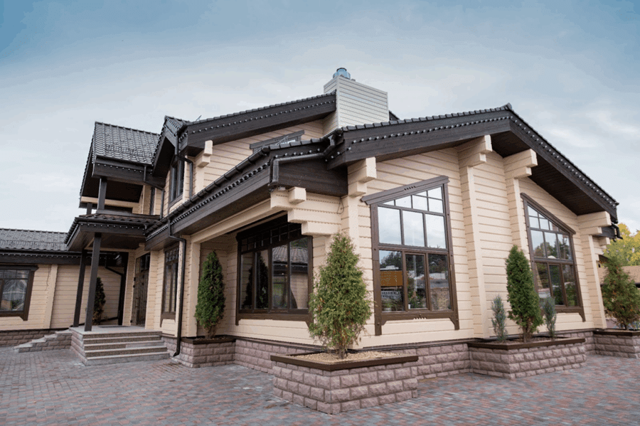 Modern house in St. Petersburg, Florida, by trusted local builders for custom homes.