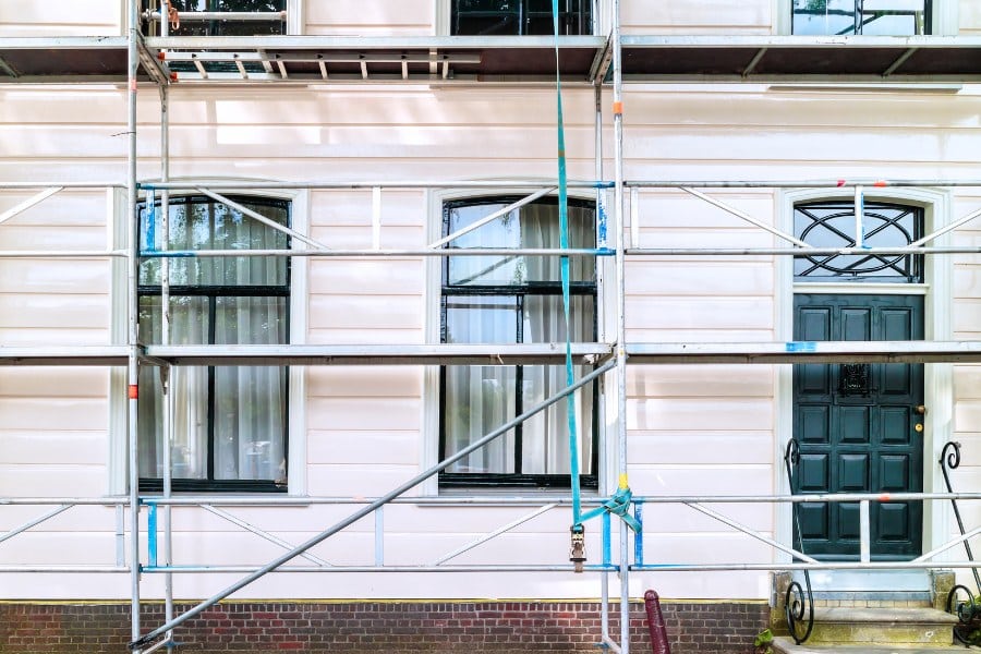 Restoration and Painting of an Ancient Dutch Wooden House