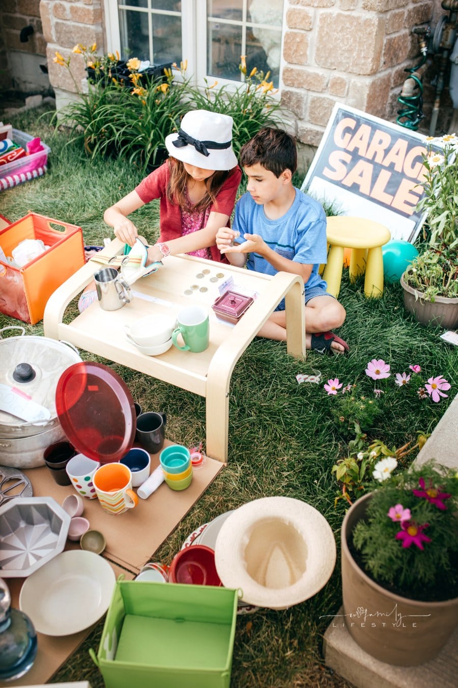 kids managing money at a garage sale