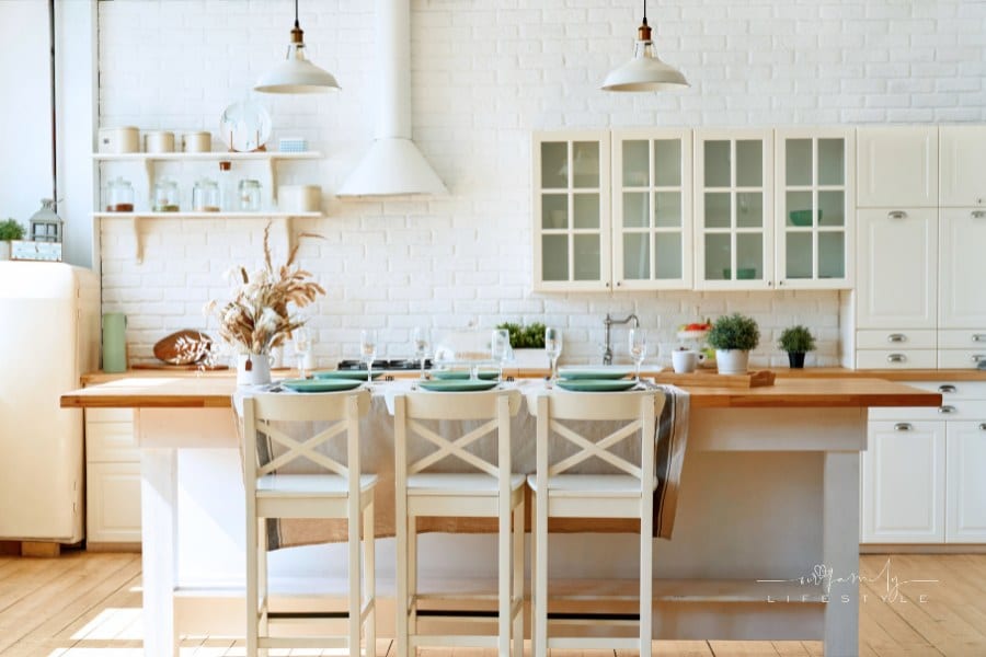 Modern white kitchen with kitchen island.