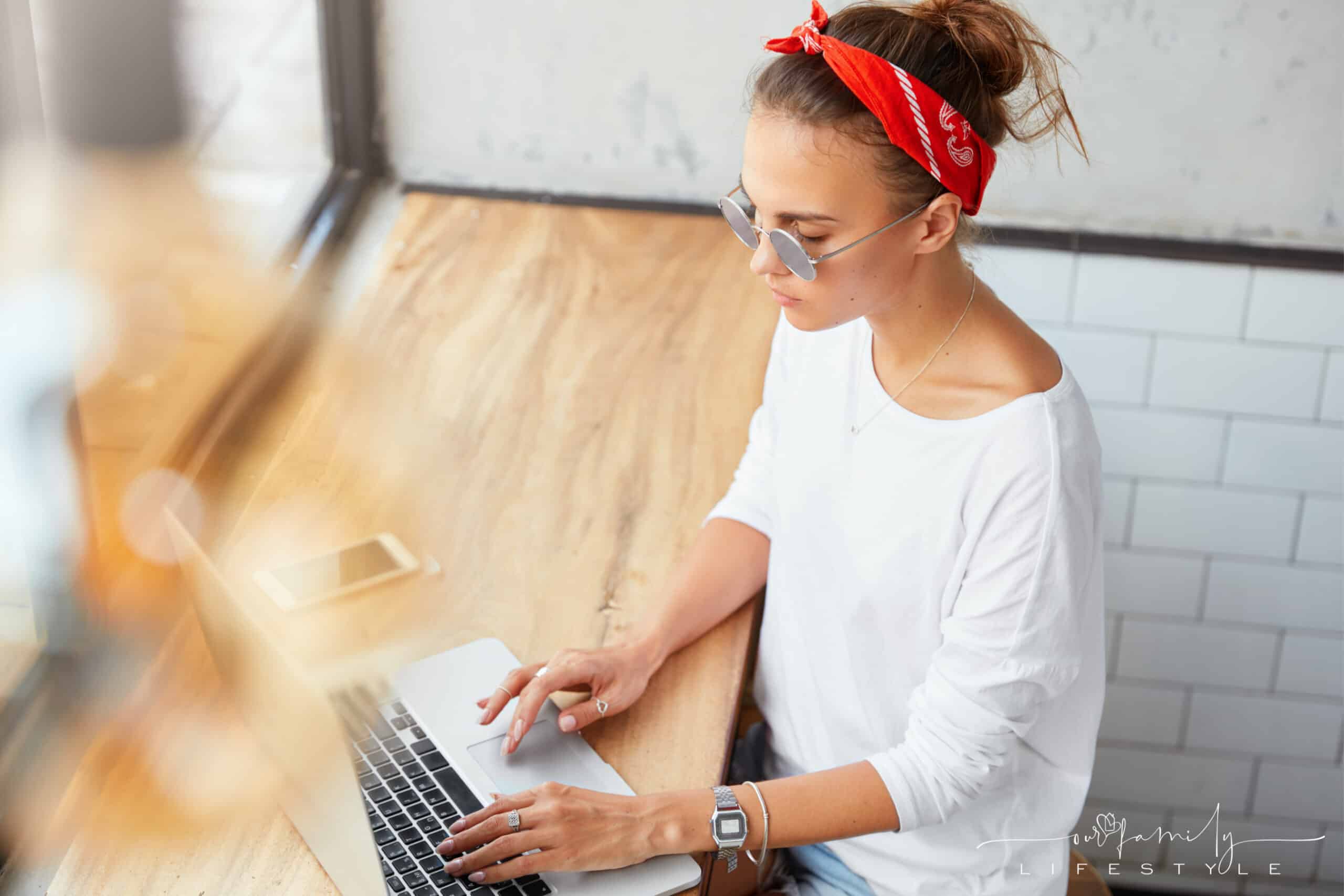 top-view-female-influencer-on-laptop-at-coffee-shop