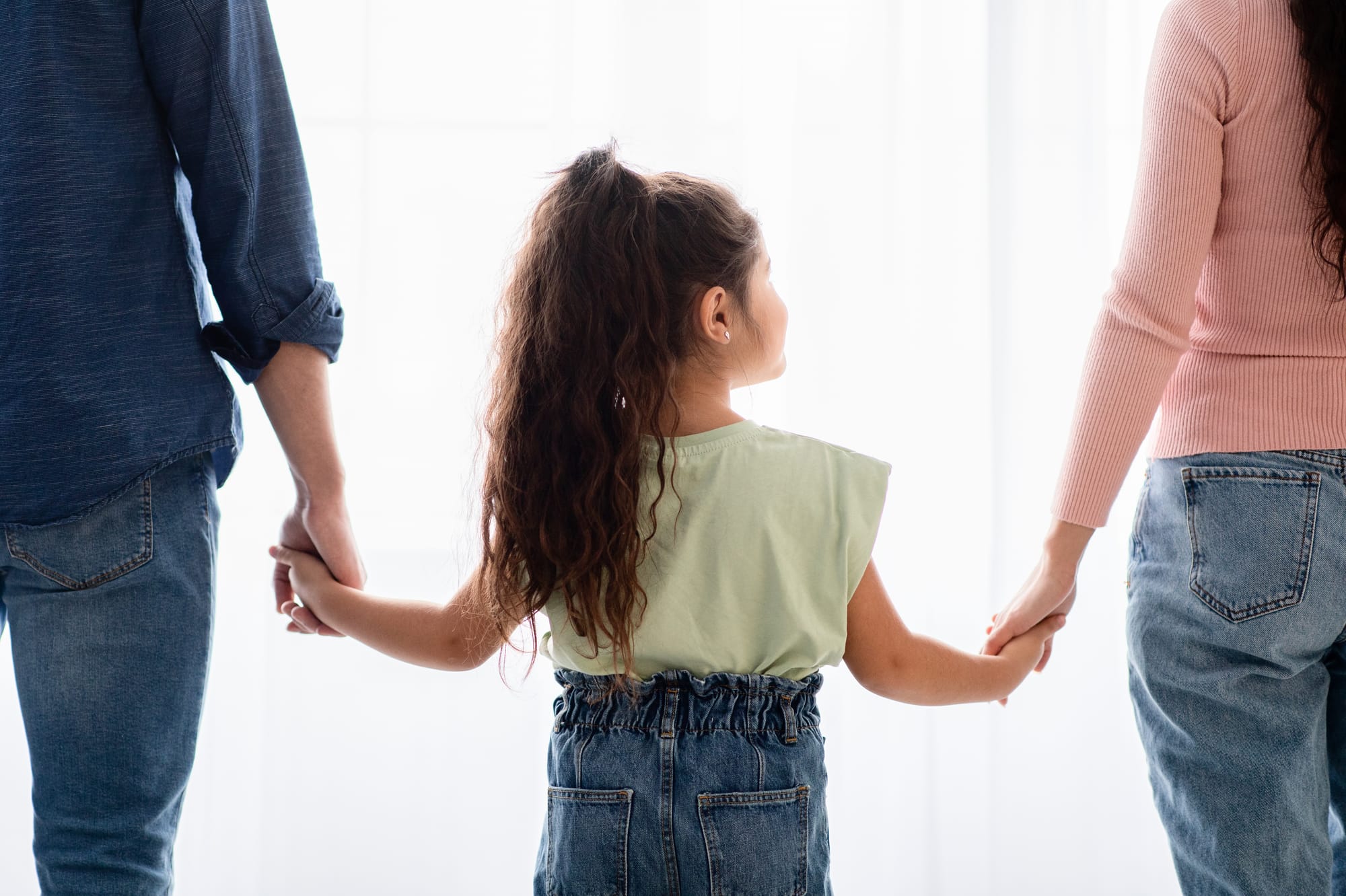 How to Smoothly Transition Kids Between Co-Parenting Households