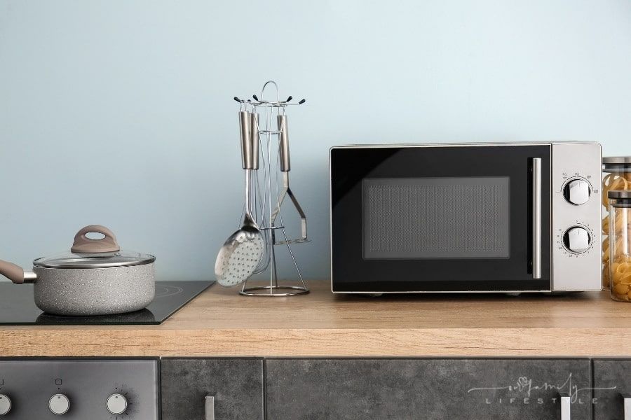 Useful Tips - 6 Things You Should Never Put In Your Microwave Oven