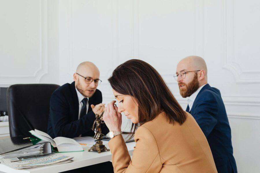 Key Factors to Consider When Hiring a Divorce Lawyer