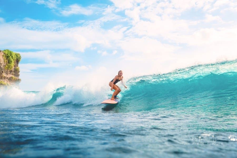 4 Reasons Surfing Enhances Your Travel Experience