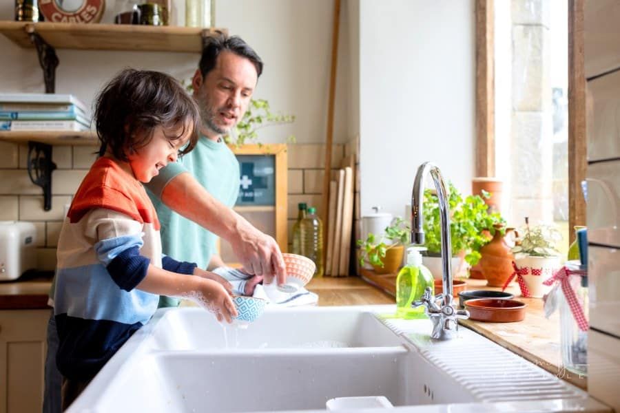 How Cleaning Together Strengthens Family Bonds