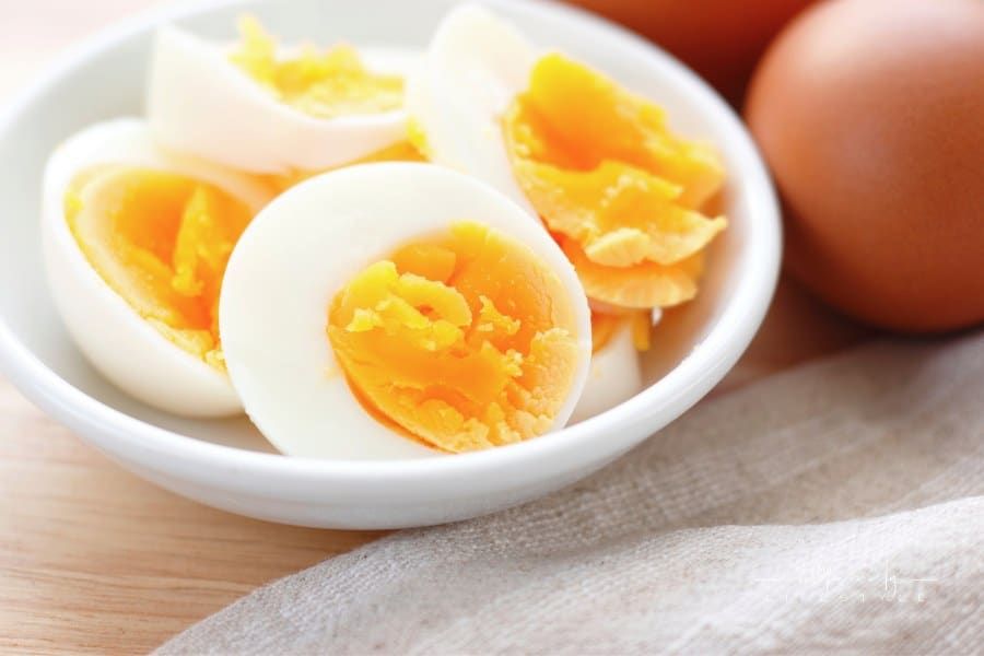 How to Make Hard-Boiled Eggs in the Microwave (Fast & Easy)