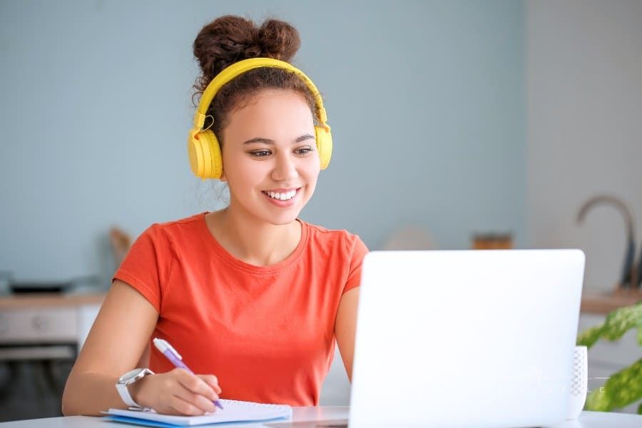 How Online Icelandic Lessons Accelerate Language Mastery