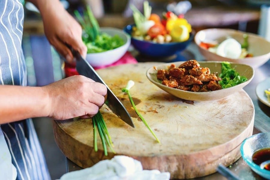 Which Is Better: Online or In-Person Culinary Education
